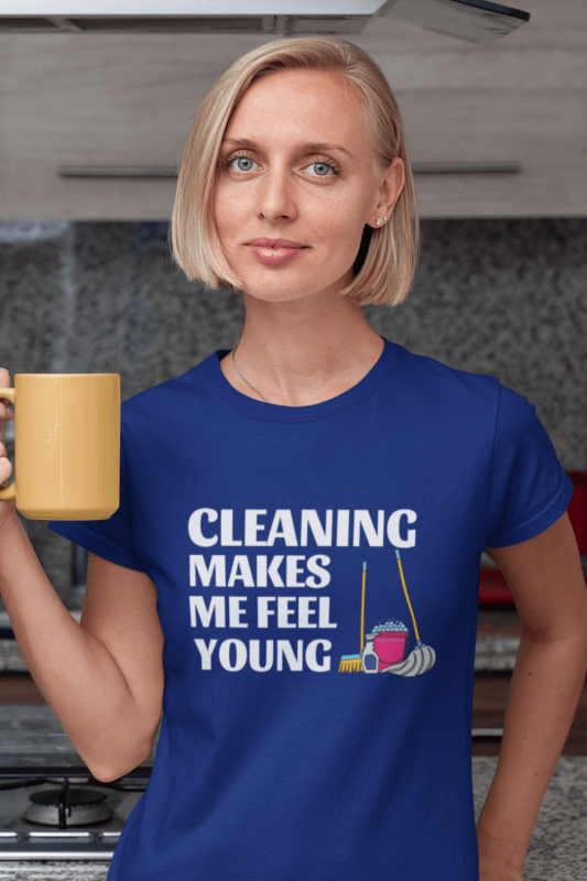 Makes Me Feel Young Savvy Cleaner Funny Cleaning Shirts Women's Standard T-Shirt